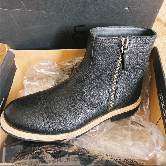 UGG Dalvin Zip Boot with Genuine Shearling - Picture 5 of 8